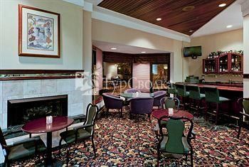 Radisson Hotel Cleveland Airport 4*