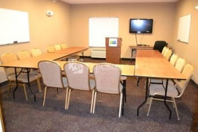 Holiday Inn Express & Suites Northwood 2*