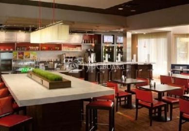 Courtyard Orlando Airport 3*