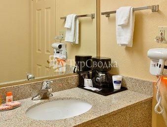 Howard Johnson Inn Orlando International Airport 2*