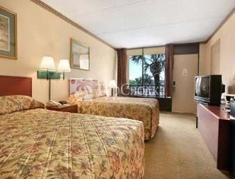 Travelodge Inn & Suites Orlando Airport 2*