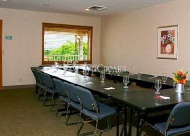 Econo Lodge Inn and Suites Overland Park 2*