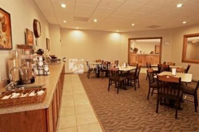 Paola Inn and Suites 2*