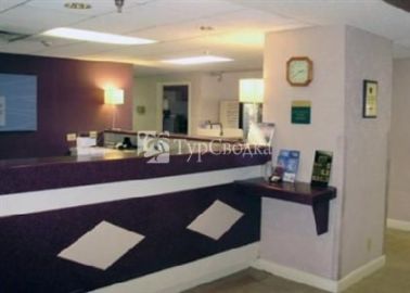 Comfort Inn Airport Pearl 2*