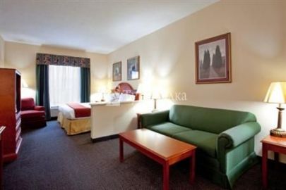 Holiday Inn Express Hotel and Suites Petersburg / Dinwiddie 2*