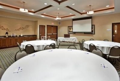 Holiday Inn Express Hotel & Suites Pittsburg 2*