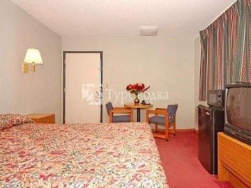 Econo Lodge East Port 2*