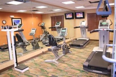Holiday Inn Express Hotel & Suites Pratt 2*