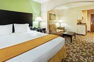 Holiday Inn Express Reidsville 2*