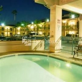 Dynasty Suites Hotel 3*