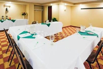 Holiday Inn Hotel & Suites Marketplace 2*