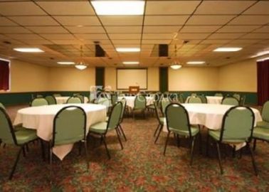 Quality Inn & Suites Salina 2*