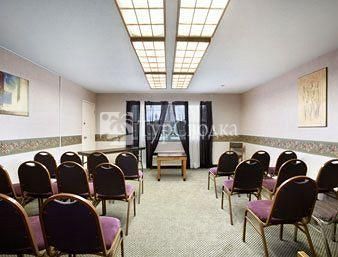 Ramada City Centre 2*