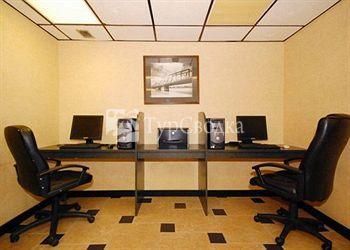 Rodeway Inn and Conference Center 2*