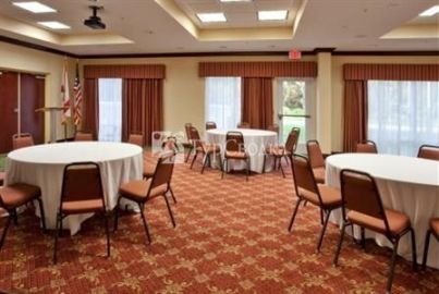 Holiday Inn Express Hotel & Suites Spring Hill 2*