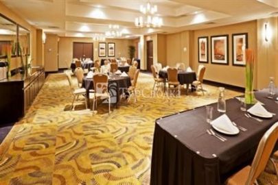 Holiday Inn Hotel & Suites University West Stillwater 3*