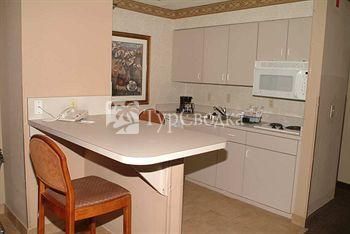 Hampton Inn & Suites Tampa - North 3*