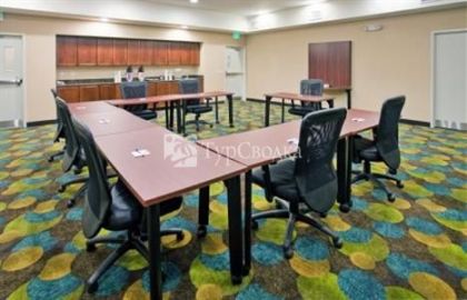 Holiday Inn Express Hotel & Suites Topeka North 2*