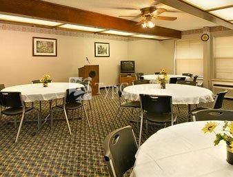 Days Inn Southern Hills/ORU 2*