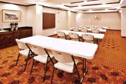 Holiday Inn Express Hotel & Suites Catoosa East Tulsa 2*