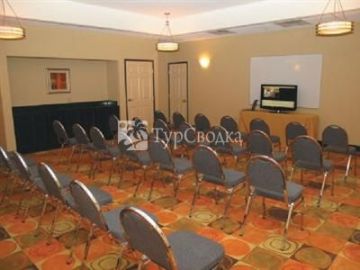 La Quinta Inn and Suites Tulsa Airport 3*