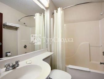 Microtel Inn & Suites Admiral Place 2*
