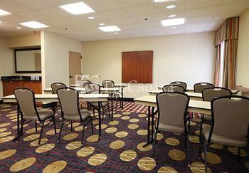 Hampton Inn Urbana 3*