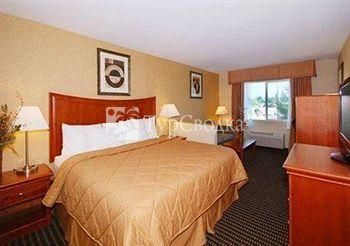 Comfort Inn & Suites Vancouver 3*