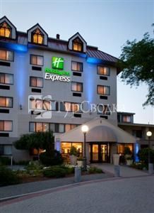 Holiday Inn Express Boston/Waltham 2*