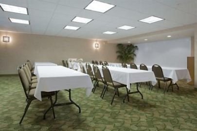 Holiday Inn Express Suites Wheat Ridge 2*