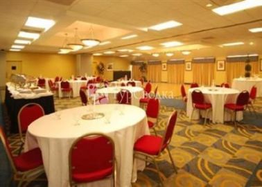 Clarion Inn & Suites Wichita 3*