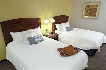 Hampton Inn Wichita West 3*