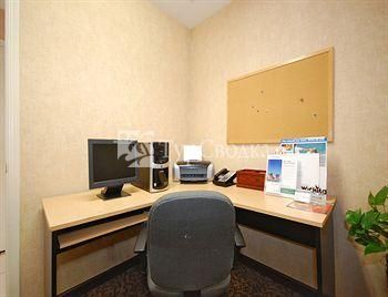 Hawthorn Suites by Wyndham Wichita East 2*