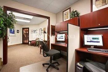 Hilton Wichita Airport 3*