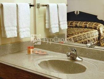 Howard Johnson Express Inn Wichita 2*