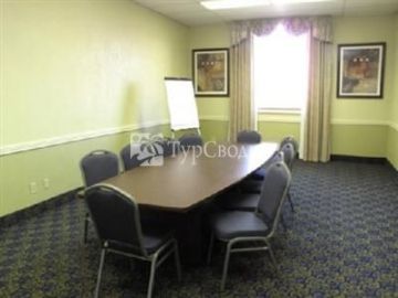 La Quinta Inn & Suites Wichita Airport 3*