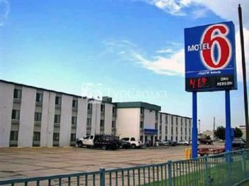 Motel 6 Wichita 2*