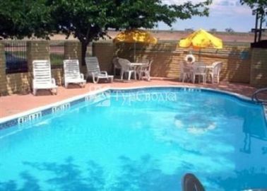 Econo Lodge at I-40 2*