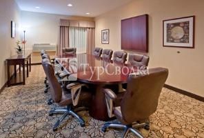 Holiday Inn Express Woodbury 2*